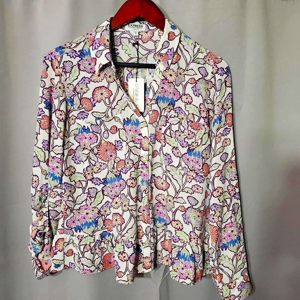 Floral blouse with ruffle detail